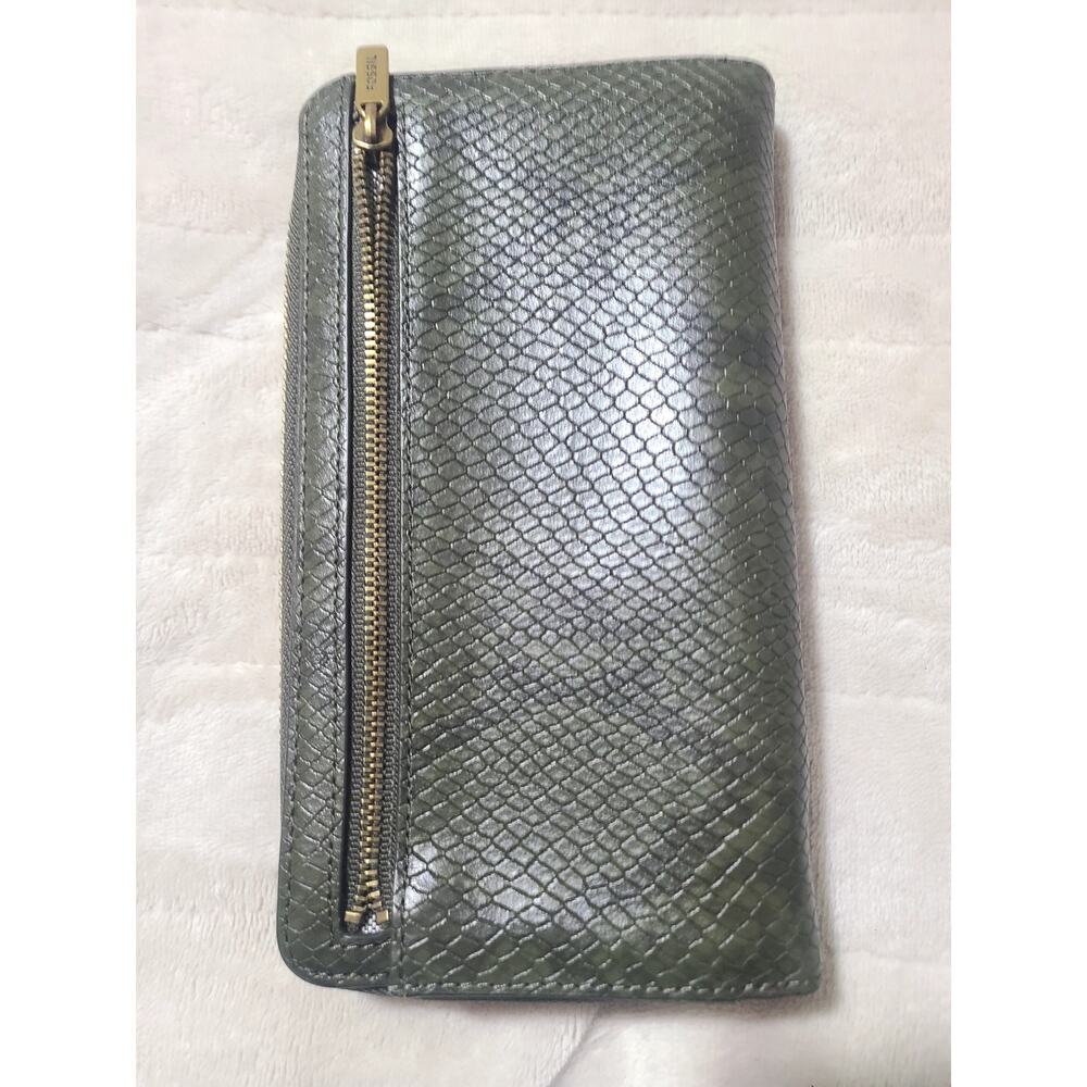 Fossil Green Leather Zip Around Wallet Clutch Snake Embossed Gold Hardware - Picture 2 of 8